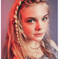 teen vogue elle fanning lena wald necklace